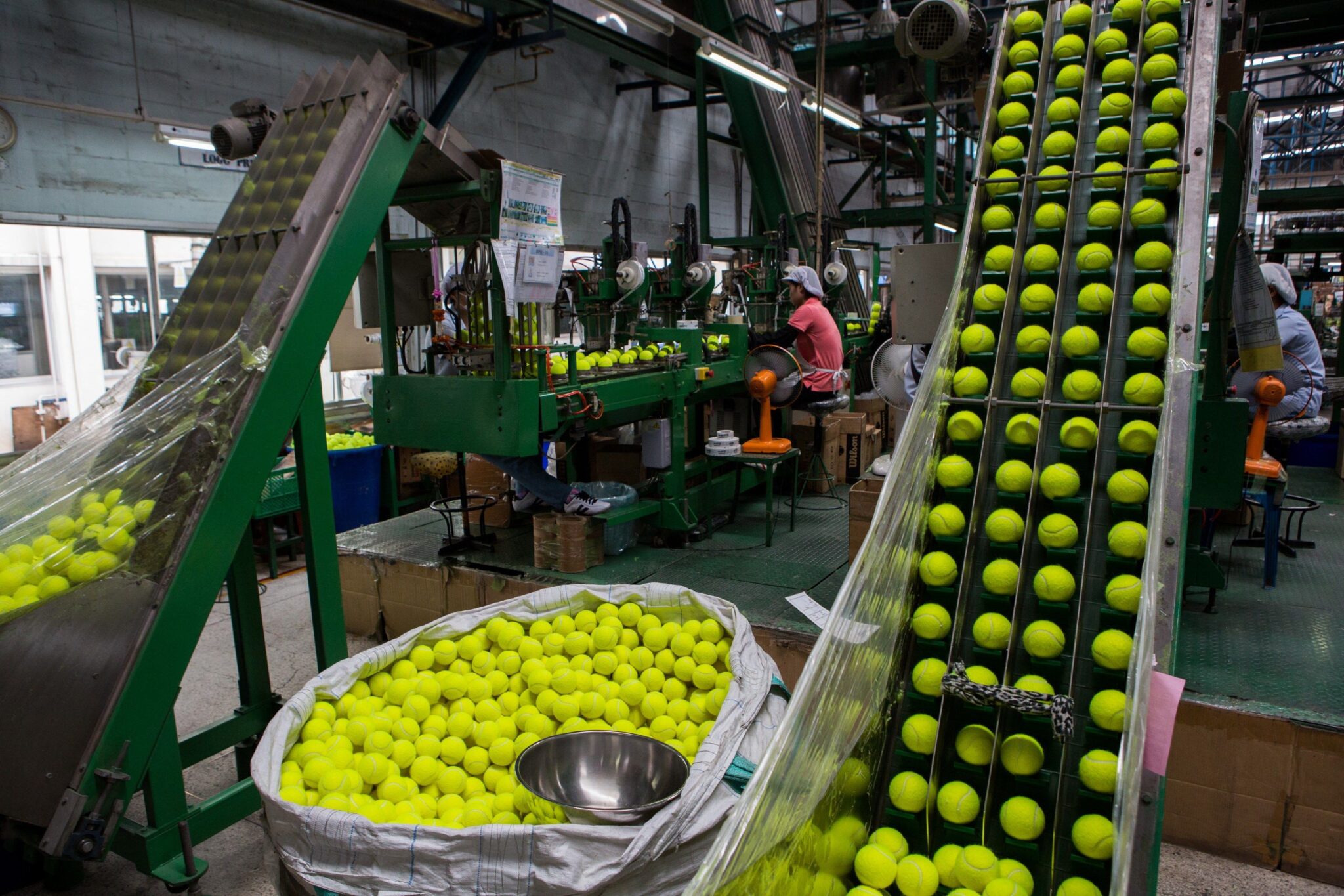 The Weight Of Tennis Balls All You Need To Know The Tennis Hunters