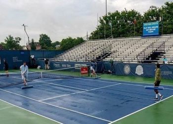 How to Clean a Tennis Court