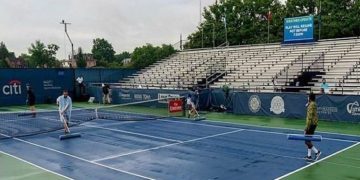 How to Clean a Tennis Court